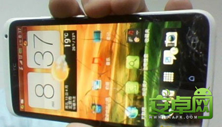 HTC One X曝出屏幕黄斑和外屏碎裂问题