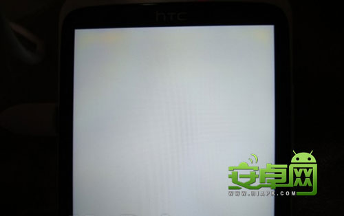 HTC One X曝出屏幕黄斑和外屏碎裂问题