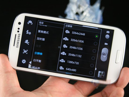 三星四核4.8寸强机Galaxy S III报价2340元