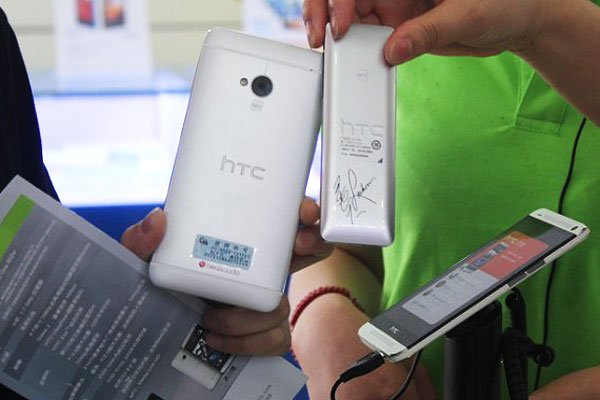 五一促销季 王力宏签名版HTC One限量报价5288元