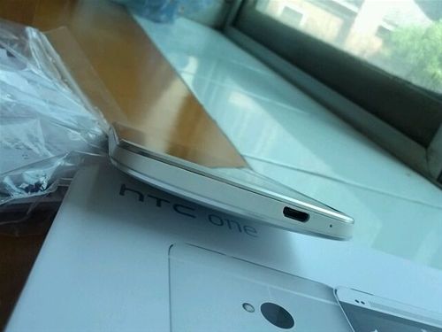 HTC One国行版被曝做工粗糙