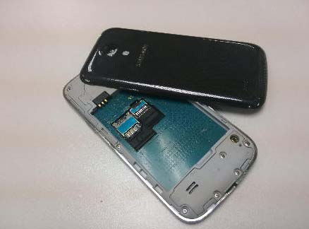 Galaxy S4 mini真机曝光 窄边设计加塑料机身