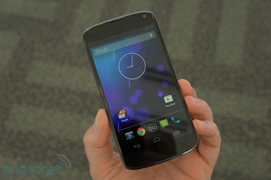 Nexus 4白色版真机赏析 依然是安卓4.2