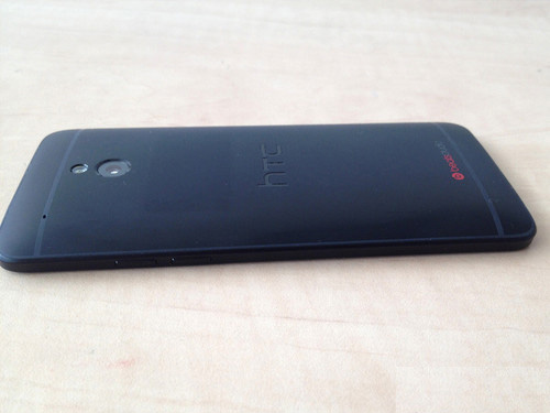 之前曝光的HTC One mini真机谍照