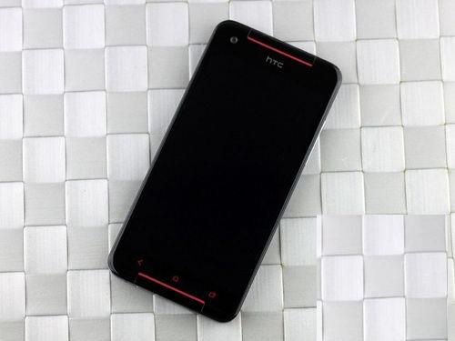 HTC Butterfly s开卖之后首降 四核强机时尚感十足