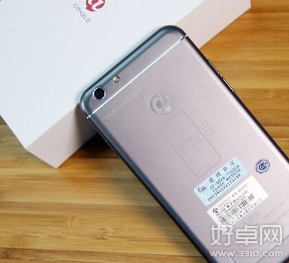 大可乐3开箱体验分享 外形酷似iPhone 6